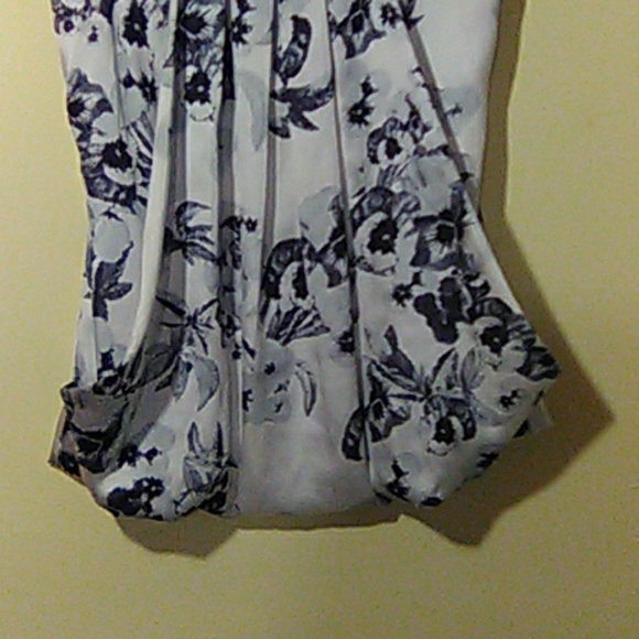 Women's Pullover Blouse. - Picture 3 of 3